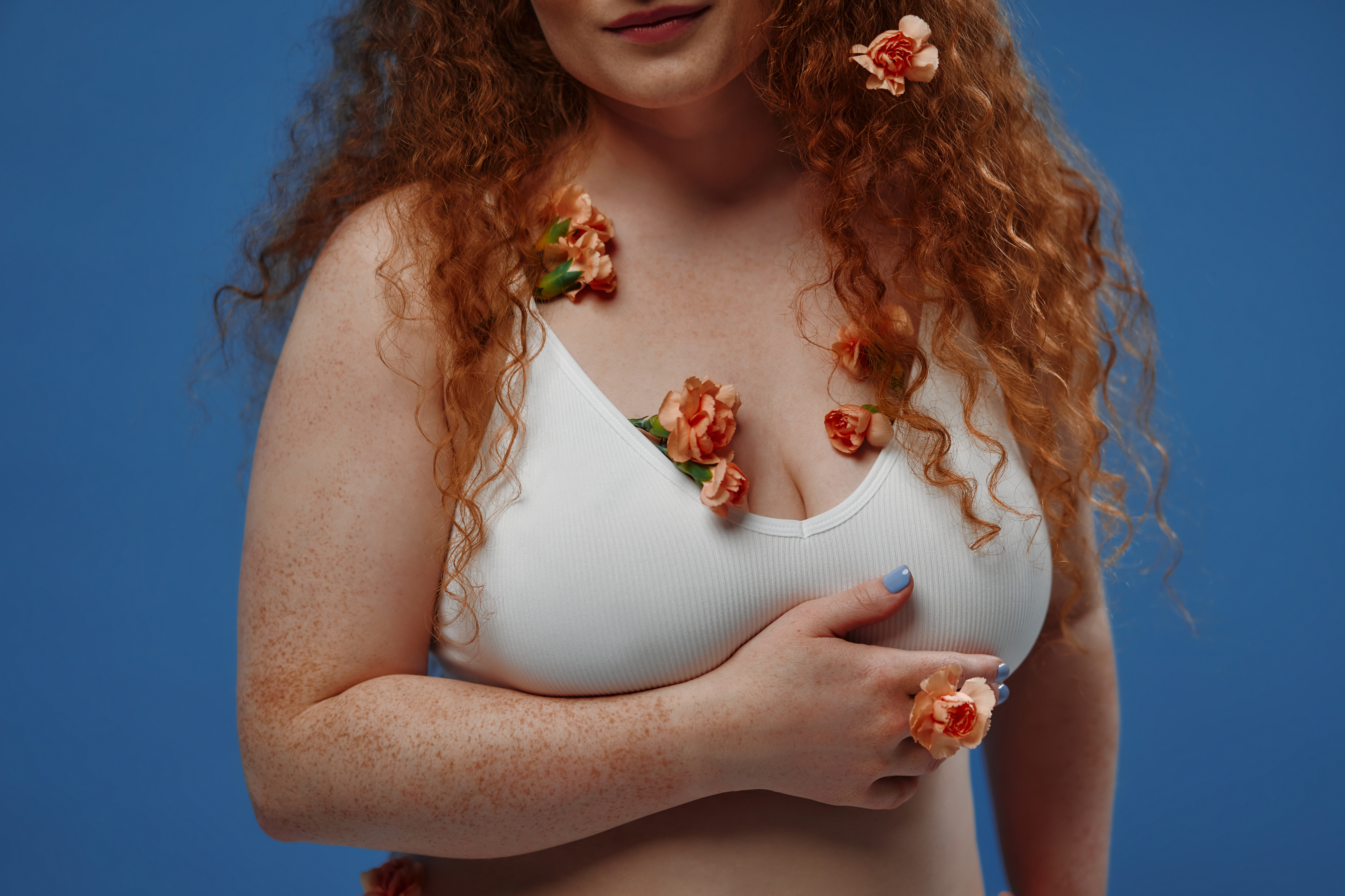 Diferencias clave entre mastopexia con y sin implantes